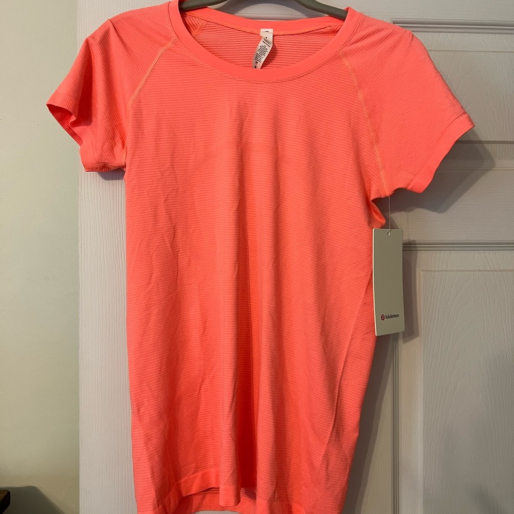 NWT Swiftly Tech Short Sleeve 2.0 in Sun Dune